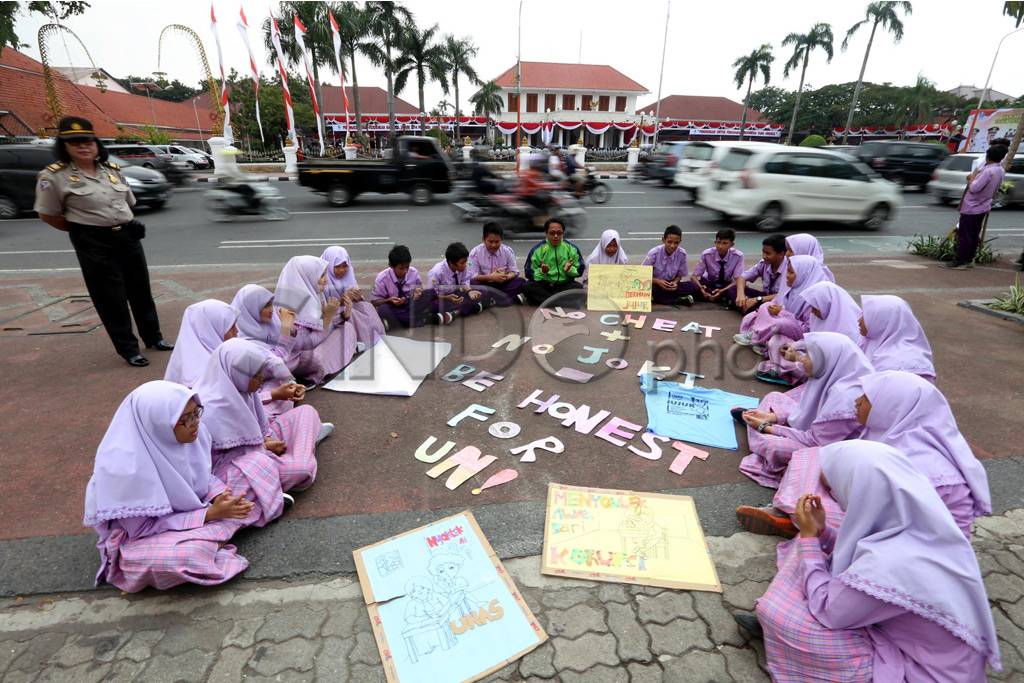 Pelajar SMP kampanyekan...
