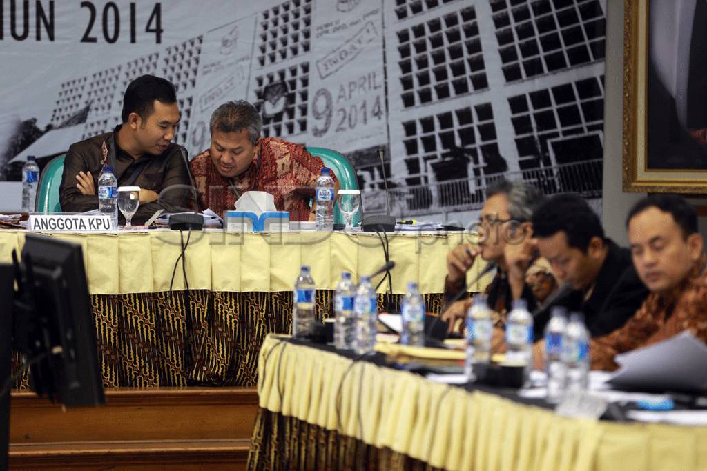 KPU lanjutkan rapat...