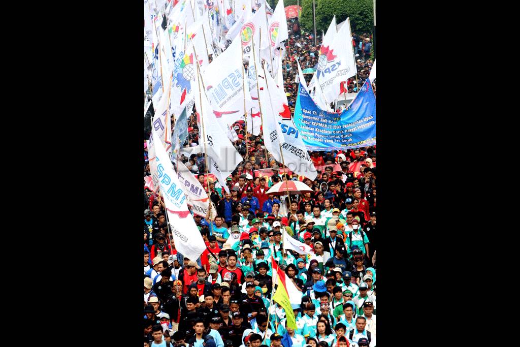 Ribuan buruh tumpah...