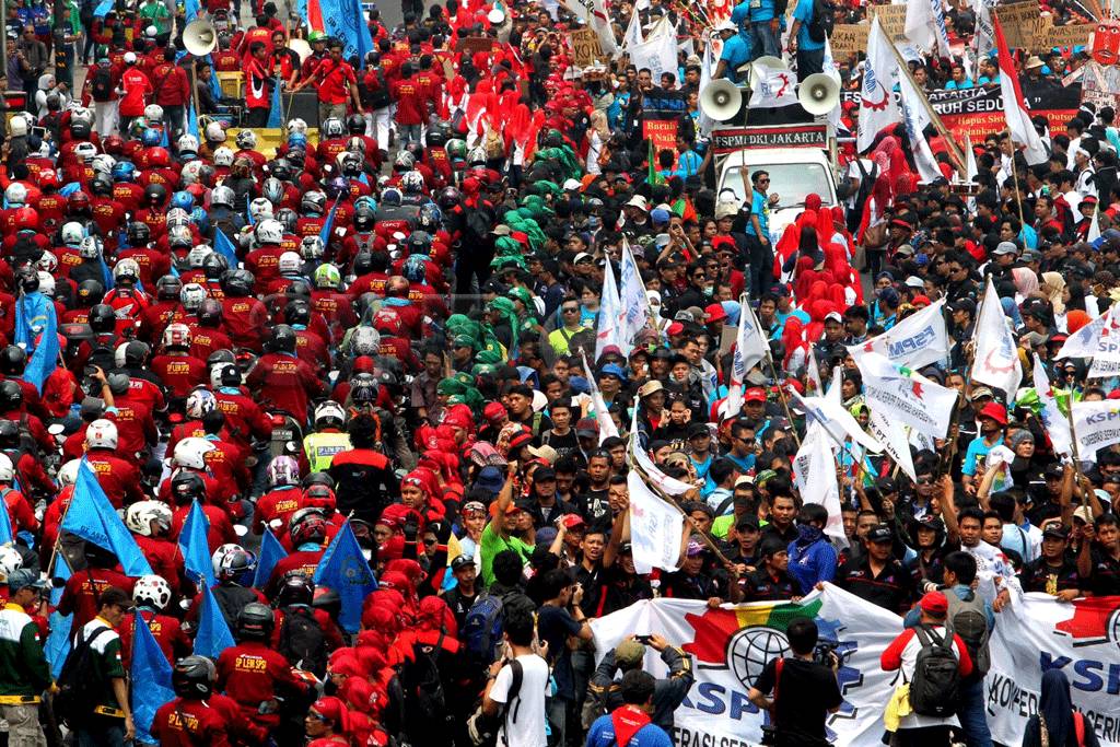 Ribuan buruh tumpah...