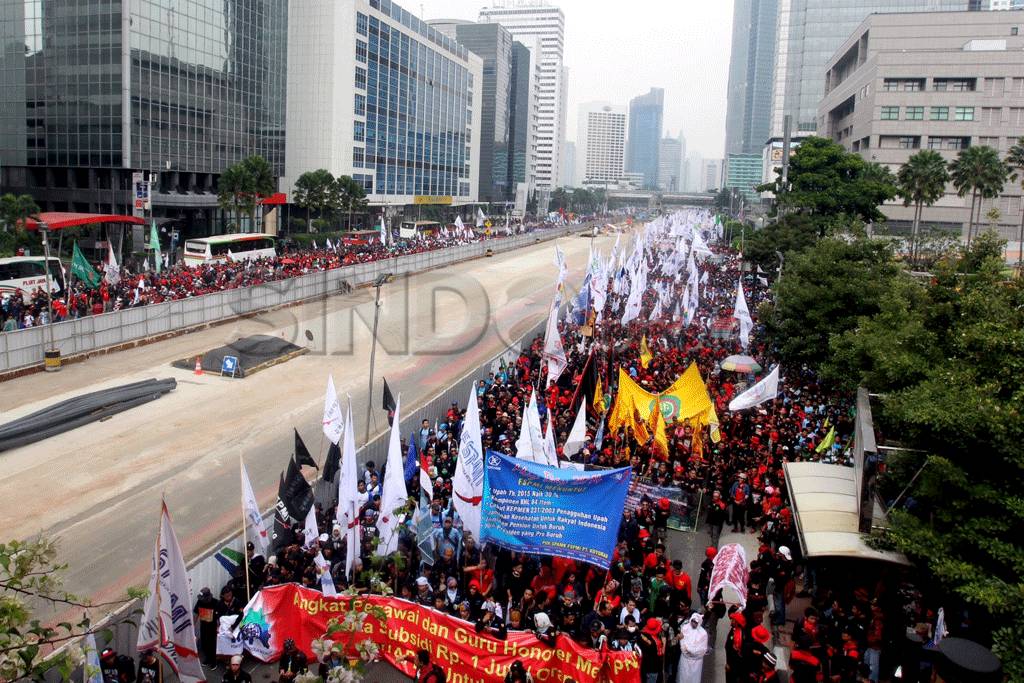 Ribuan buruh tumpah...