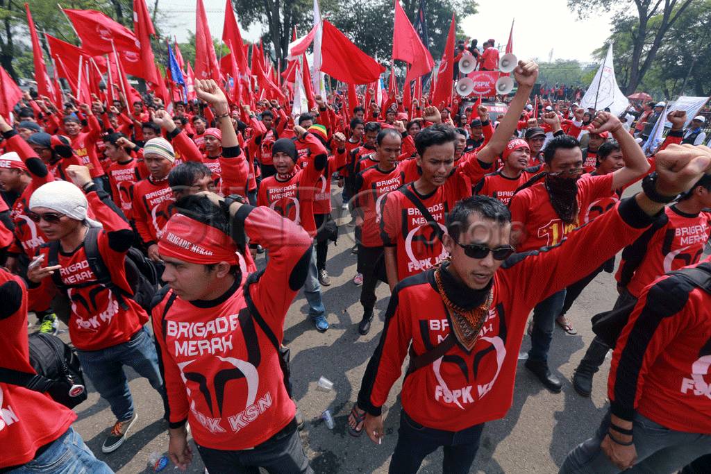 Rubuan buruh di Bandung...