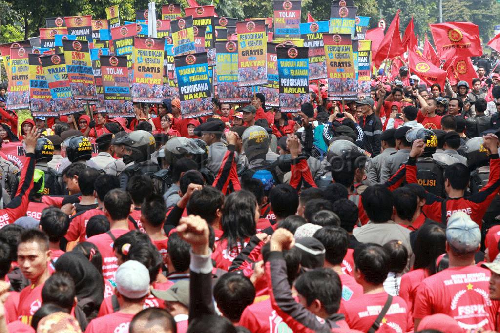 Rubuan buruh di Bandung...