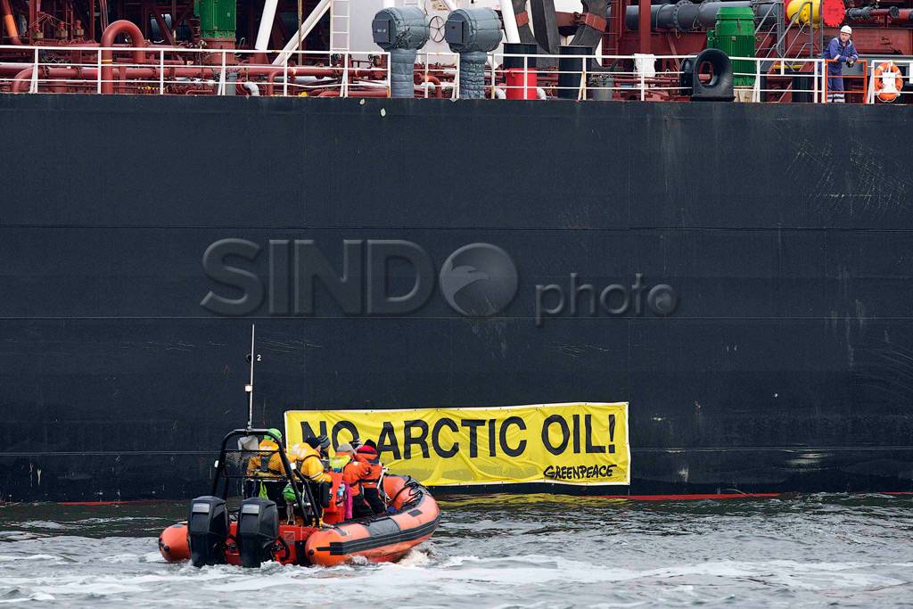 Greenpeace hadang kapal...
