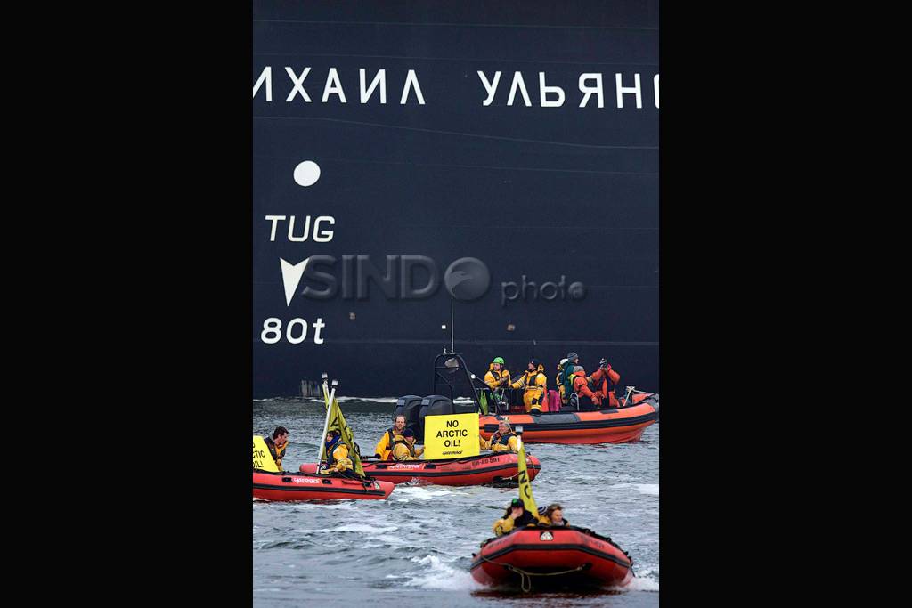 Greenpeace hadang kapal...