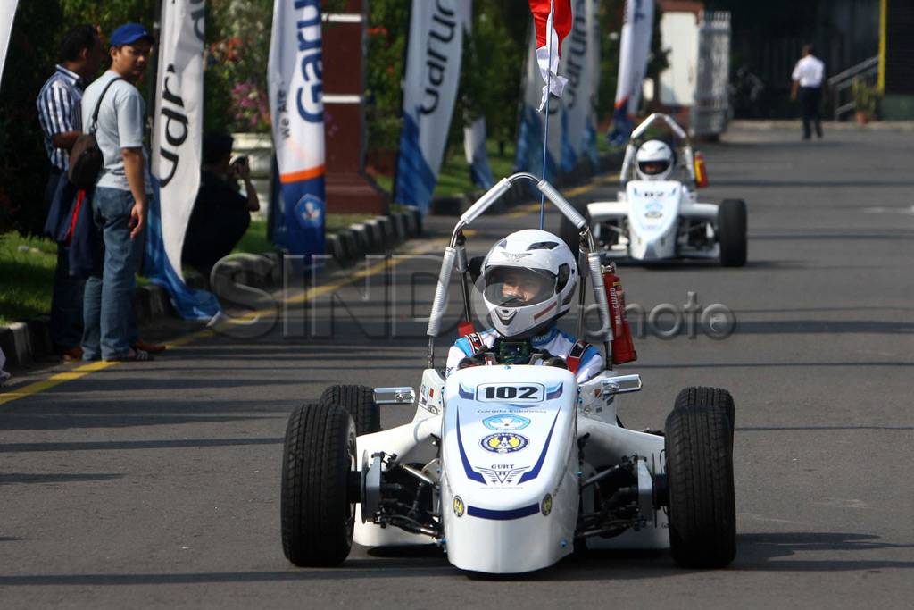 Mobil hybrid karya mahasiswa...
