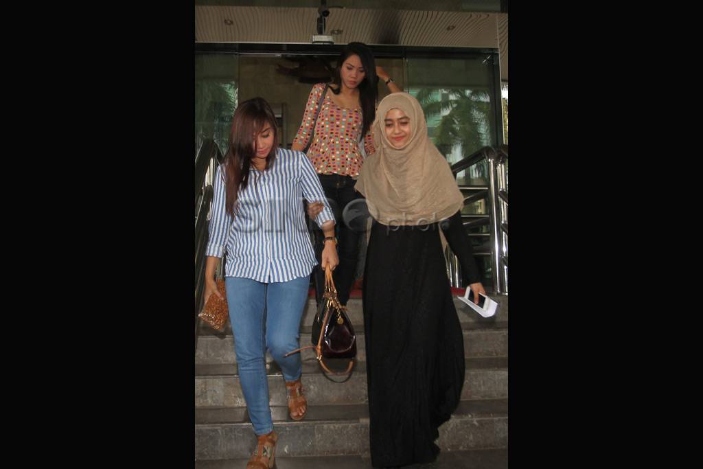 Istri terpidana korupsi...