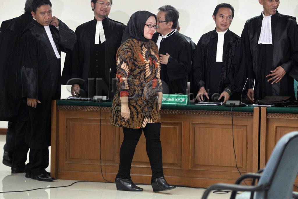 Sidang perdana, Ratu...