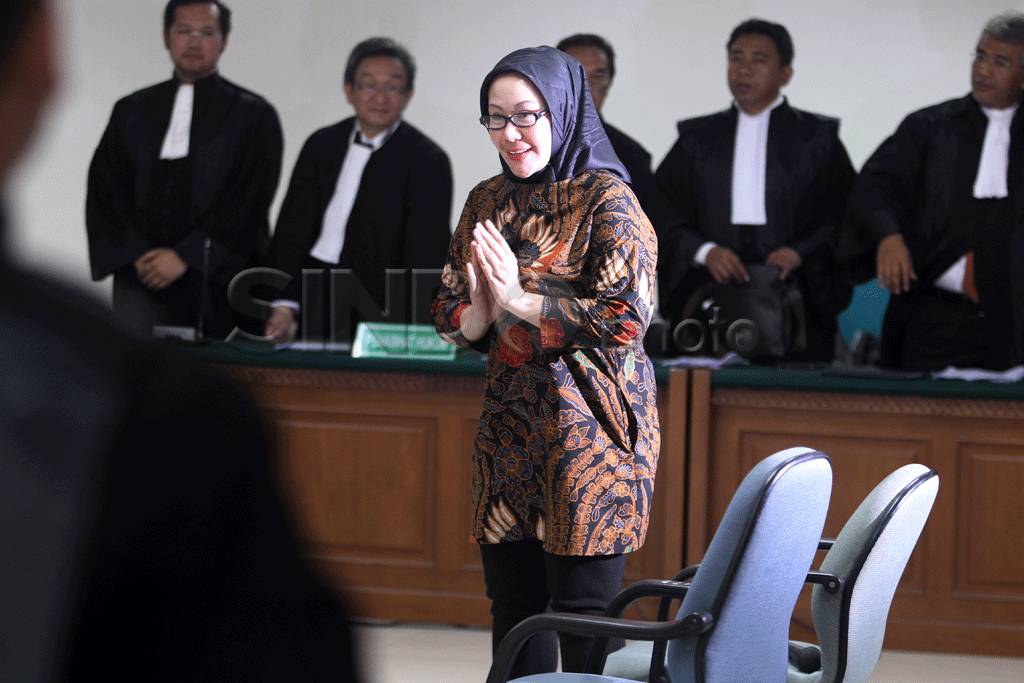 Sidang perdana, Ratu...