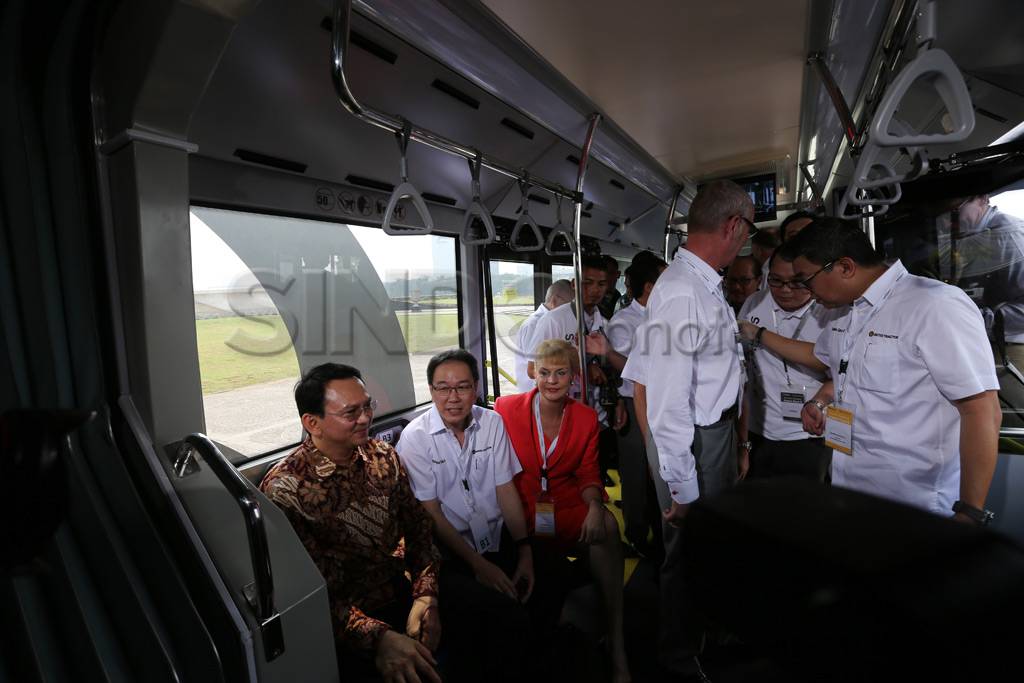 Uji coba bus gandeng...
