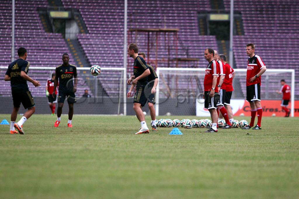 Tim Ajax Amsterdam jalani...