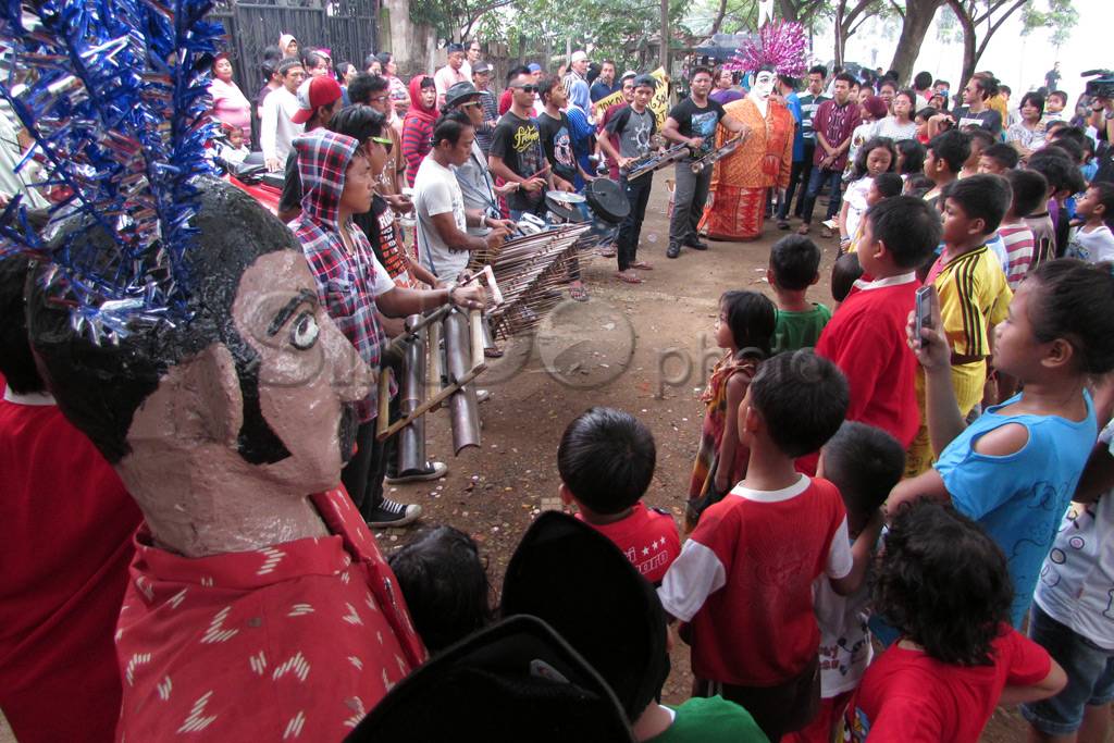Merasa ditelantarkan,...