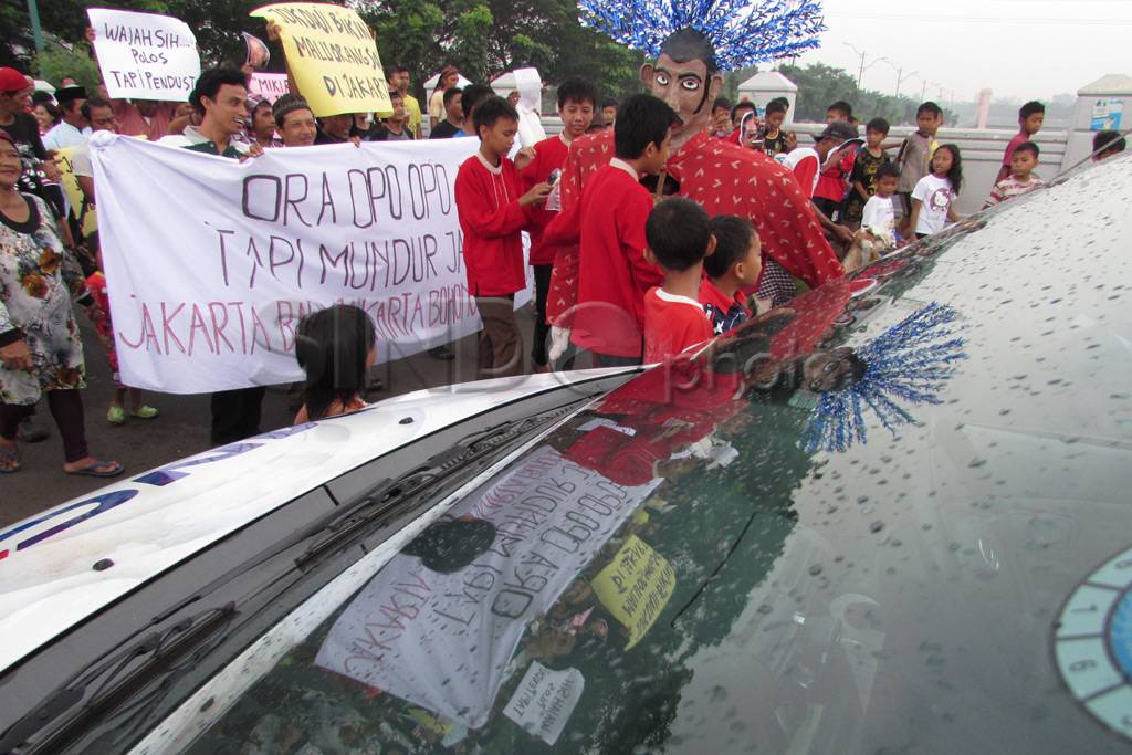 Merasa ditelantarkan,...