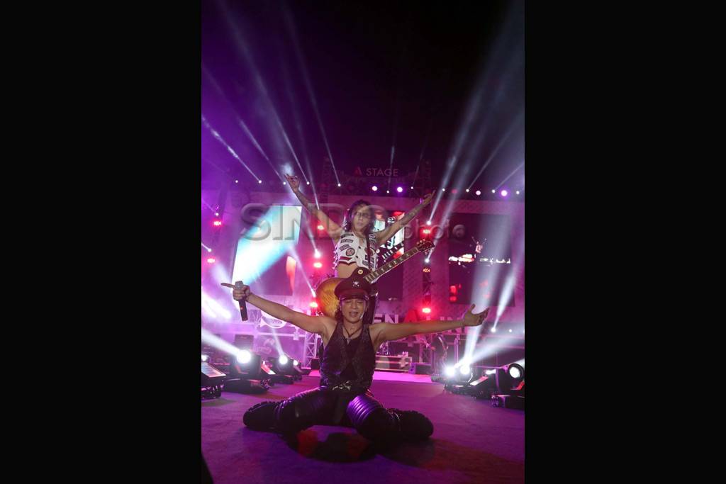 Slank hibur ribuan penggemar...