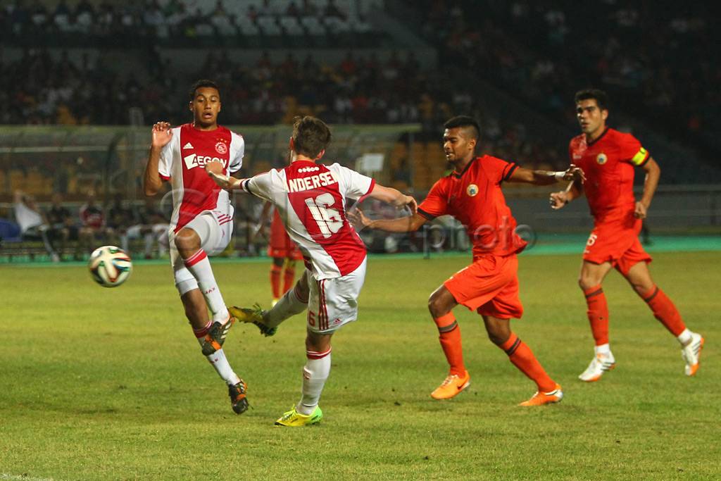 Ajax Amsterdam kalahkan...