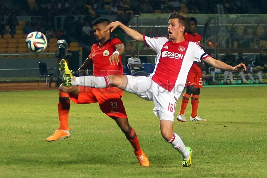 Ajax Amsterdam kalahkan...