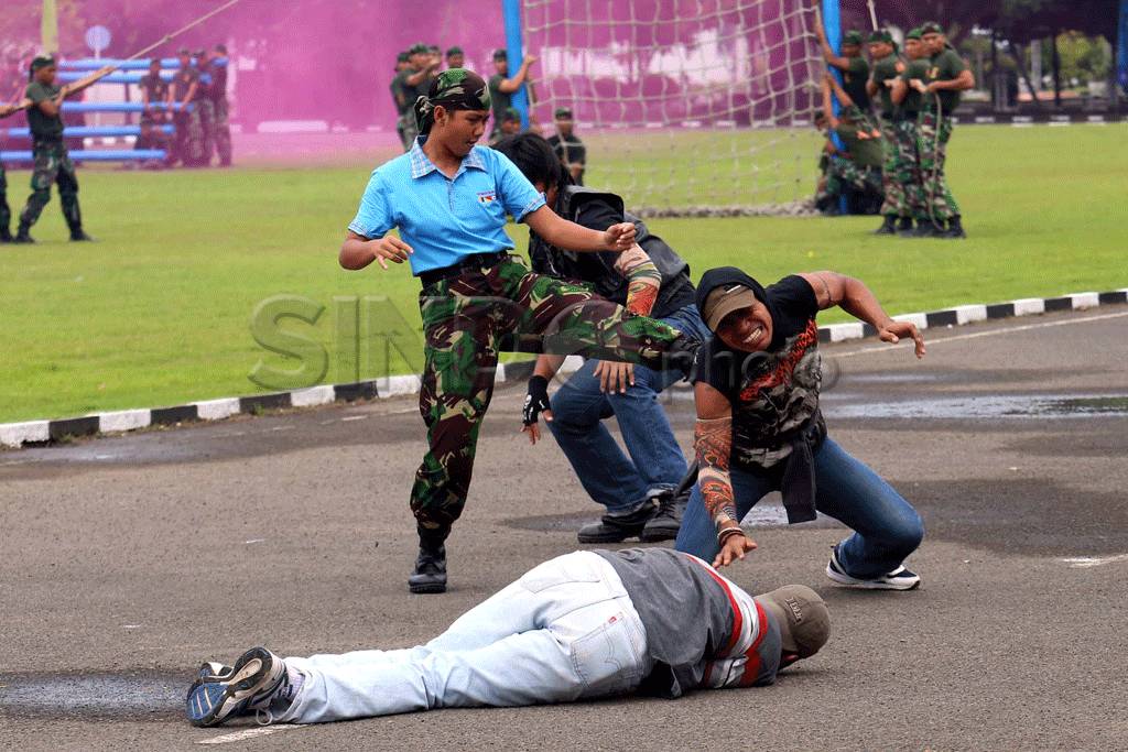 Prajurit TNI AL peringati...