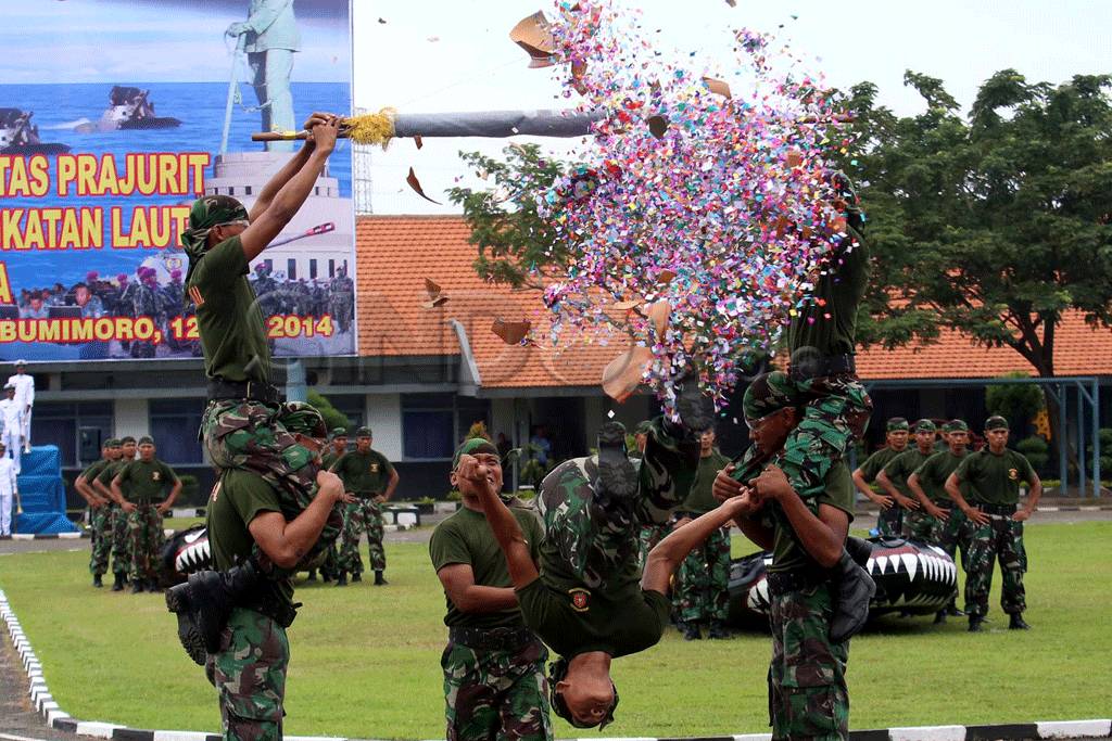 Prajurit TNI AL peringati...