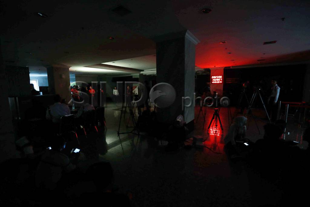 Mati lampu, MK pun sempat...