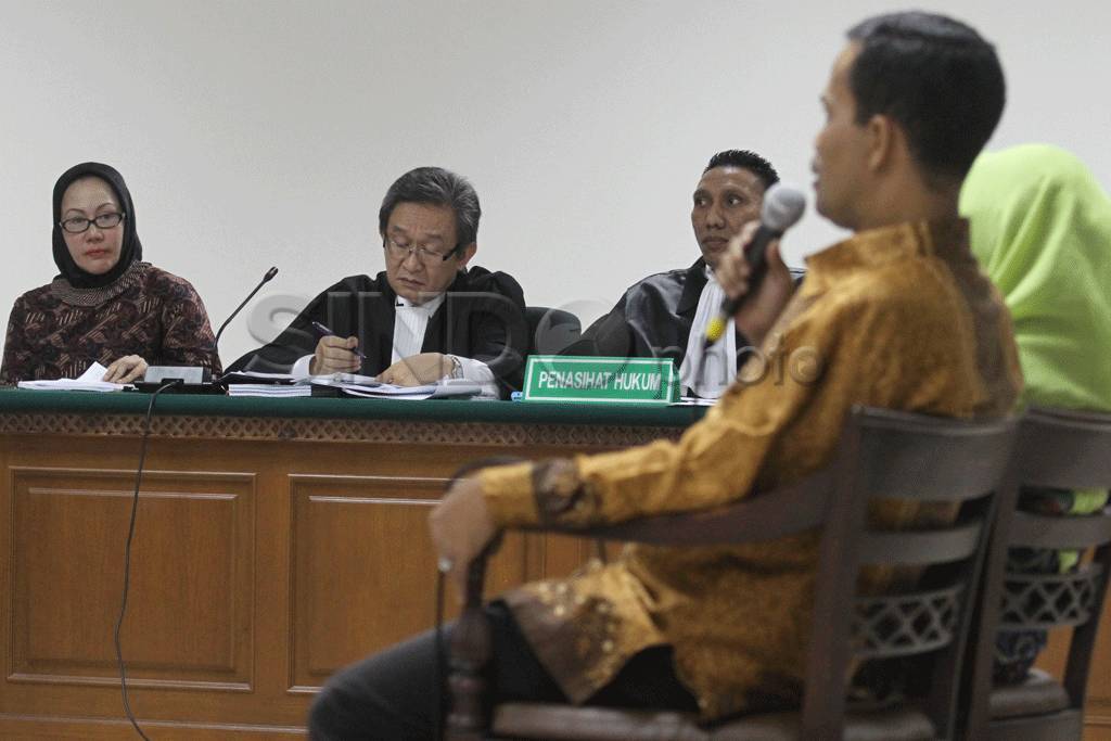 Ratu Atut dengarkan...