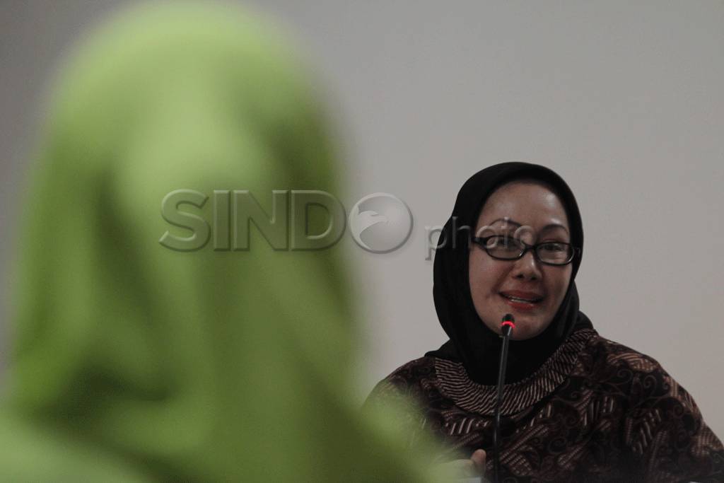Ratu Atut dengarkan...