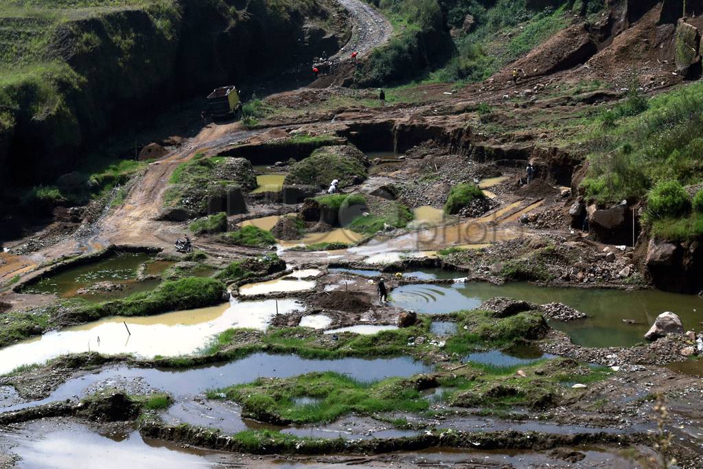 Permintaan pasir bahan...