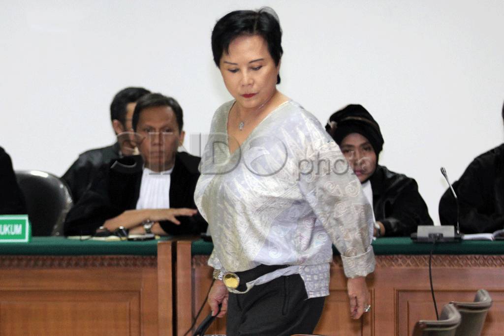 Maria Elizabeth dijatuhi...
