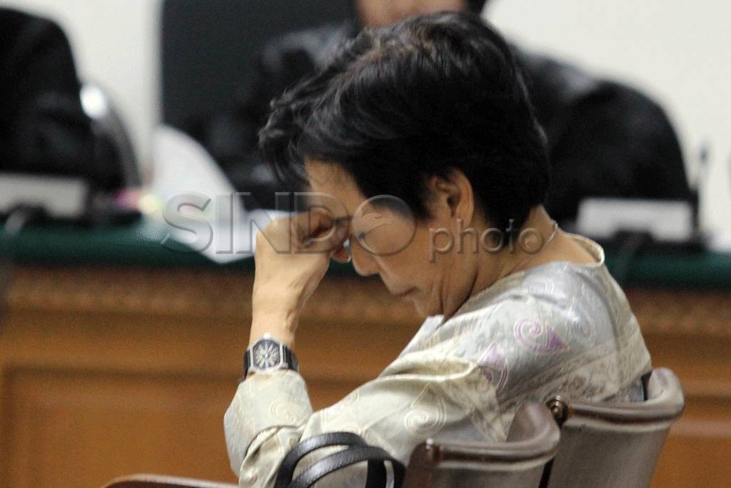 Maria Elizabeth dijatuhi...