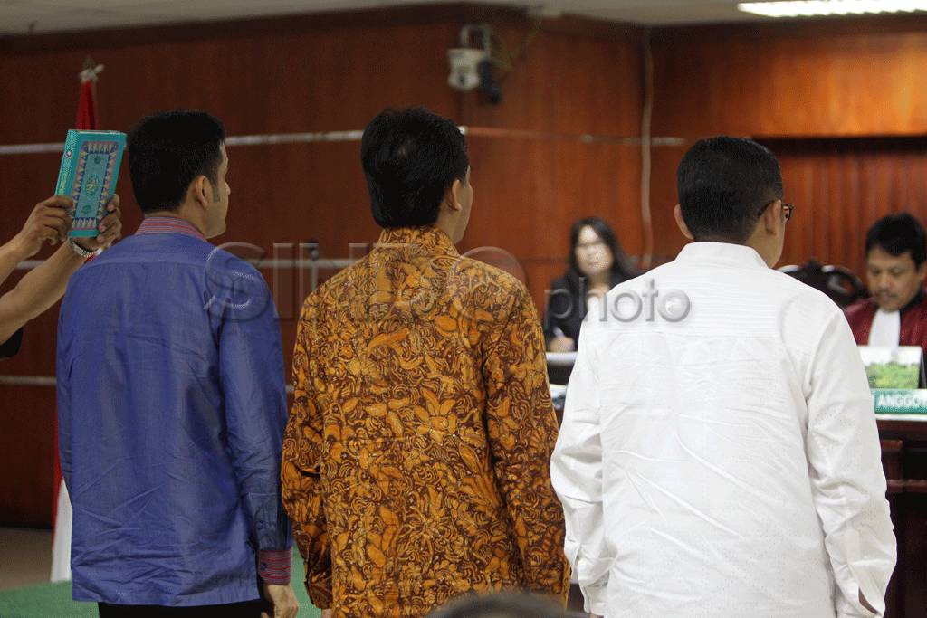 Tiga mantan petinggi...