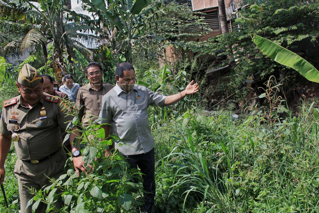 Menteri Lingkungan Hidup...