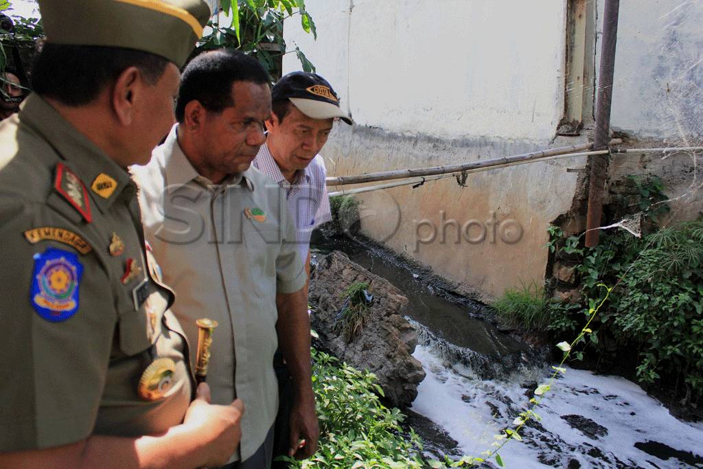 Menteri Lingkungan Hidup...