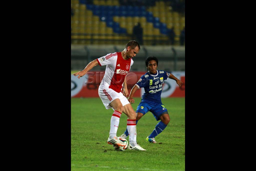 Persib tahan imbang...