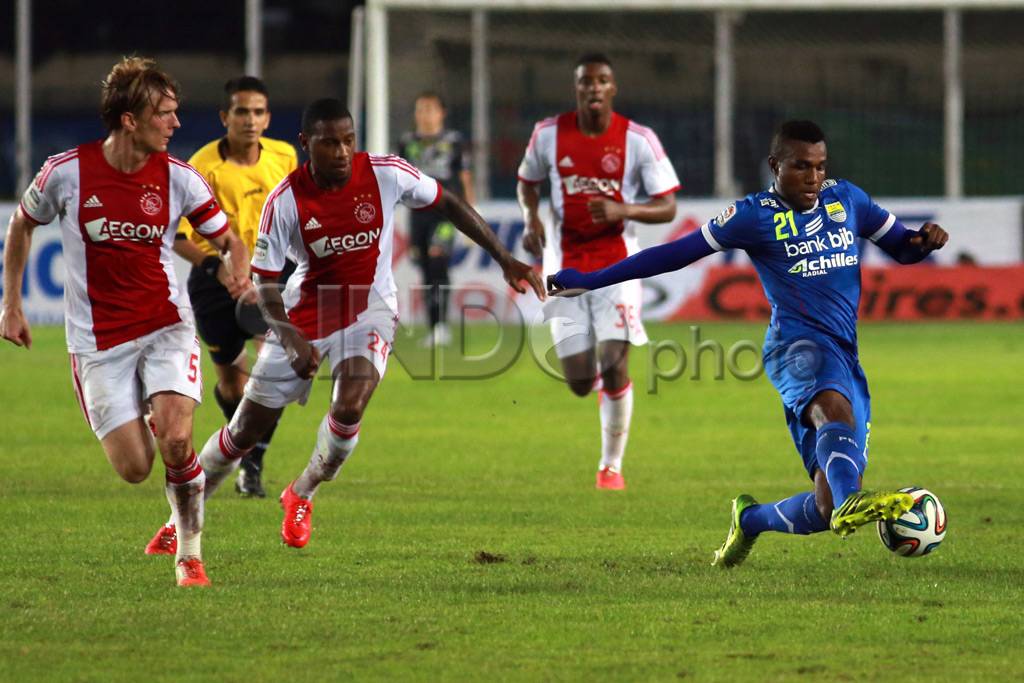 Persib tahan imbang...
