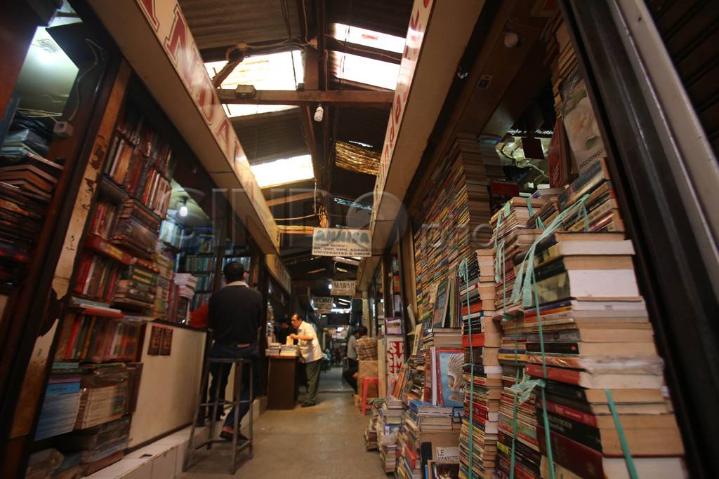 Pasar buku bekas di...