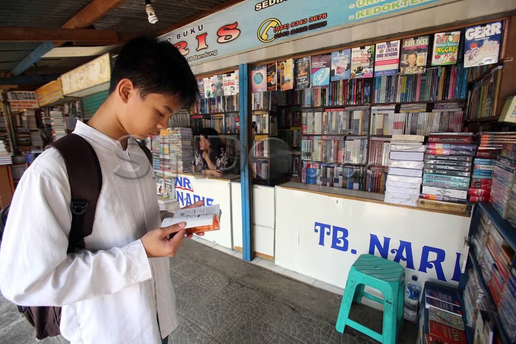 Pasar buku bekas di...