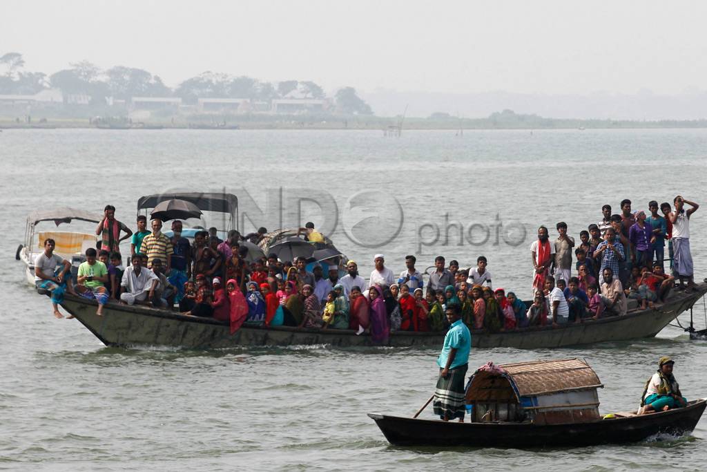 Kapal feri MV Miraj...