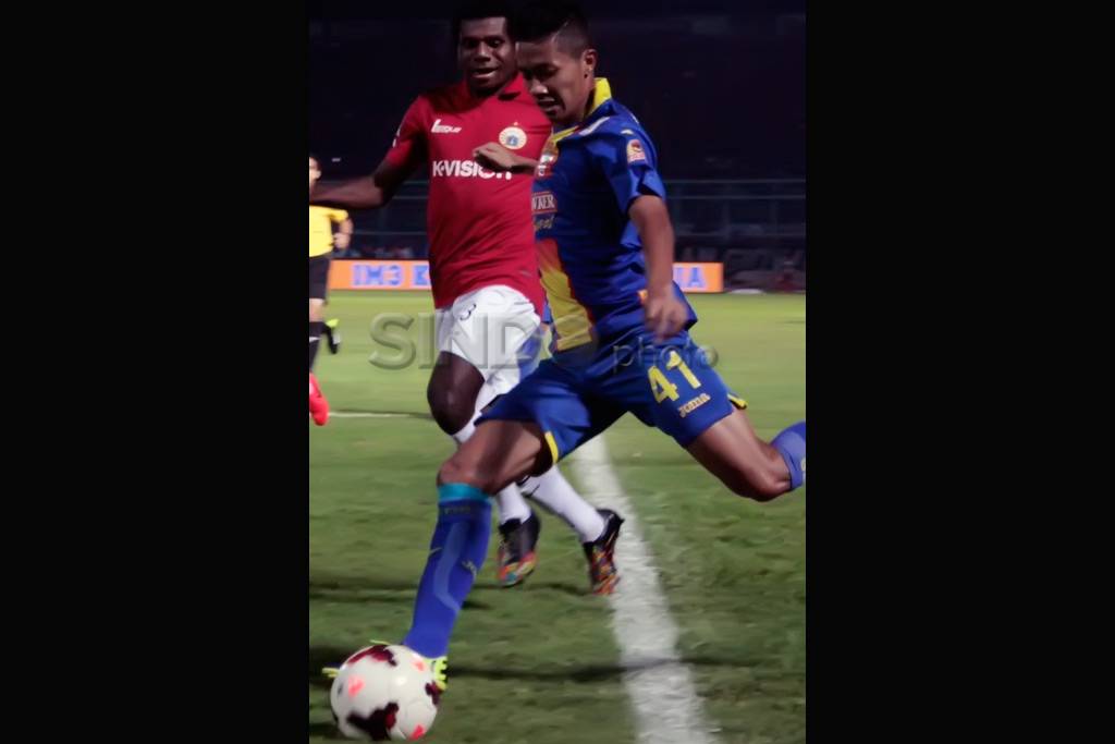 Arema tundukkan Persija...
