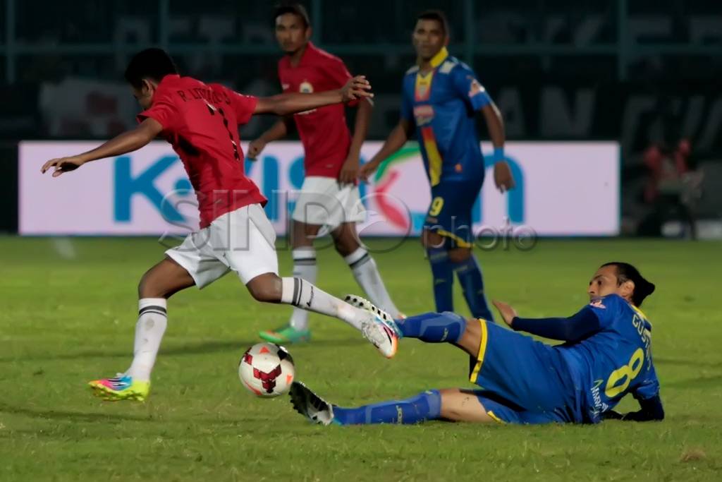 Arema tundukkan Persija...