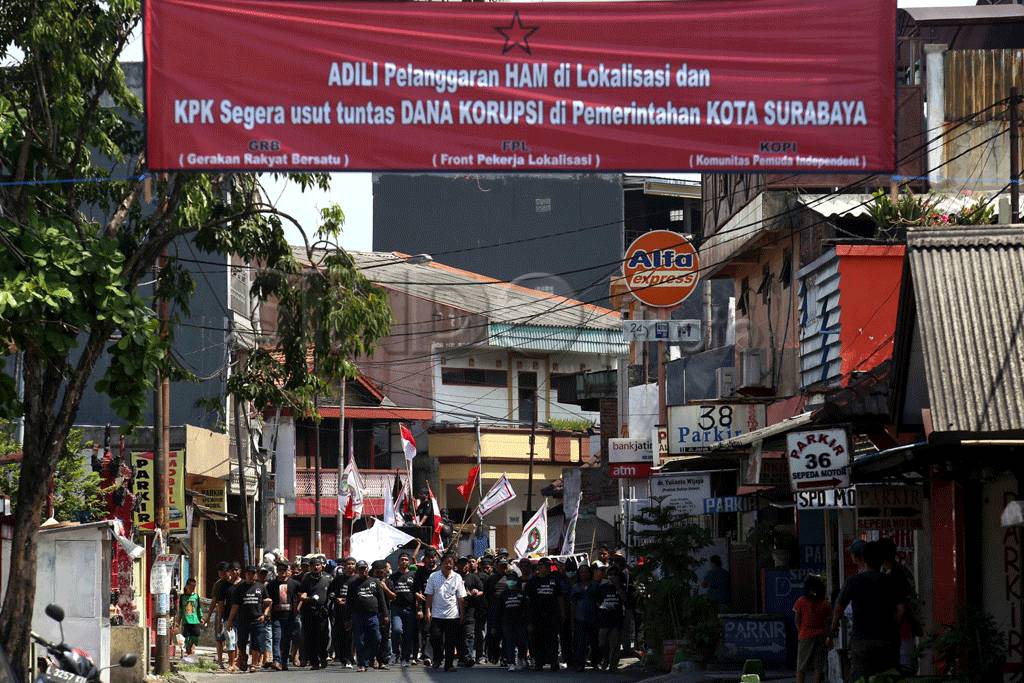 Ratusan warga tolak...