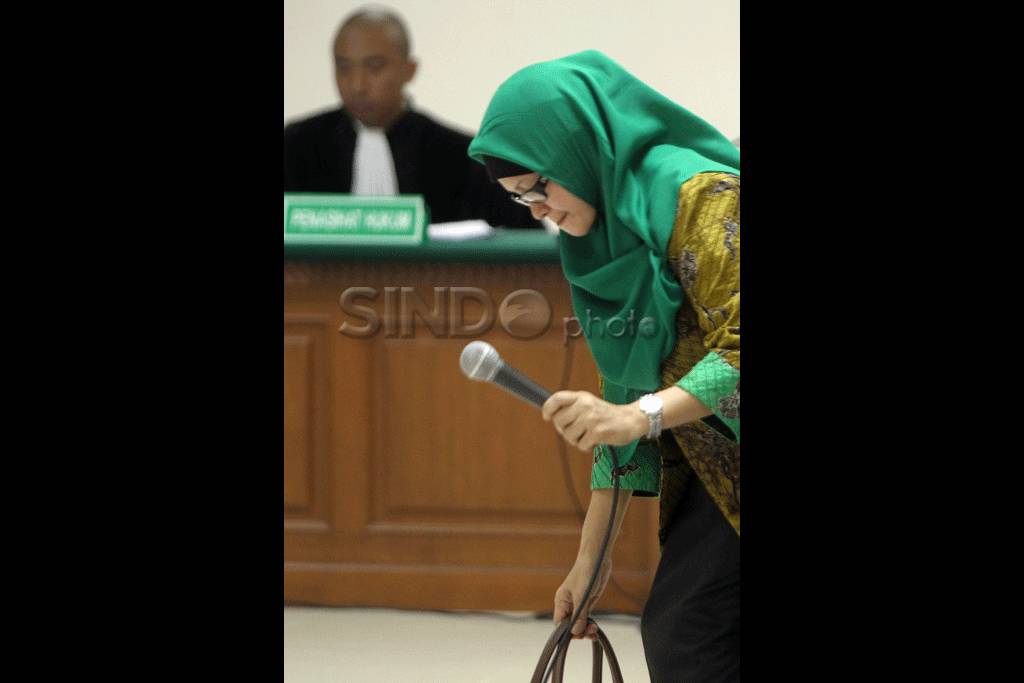 Susi Tur Andayani dituntut...