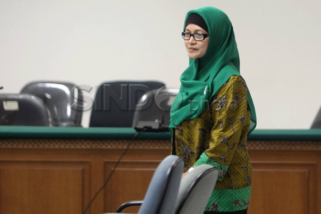 Susi Tur Andayani dituntut...