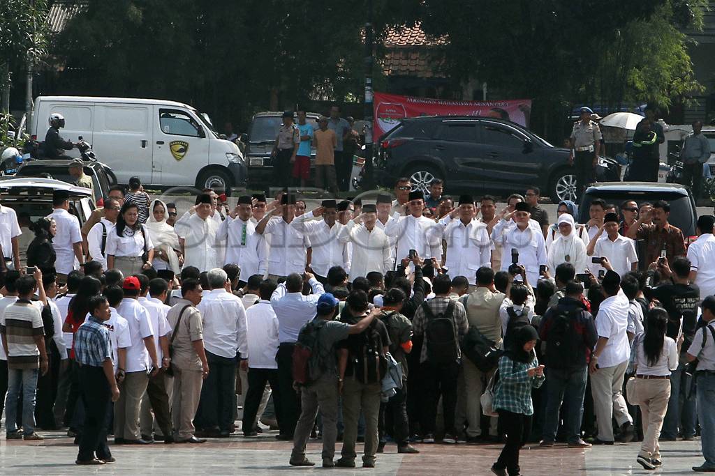 Prabowo-Hatta ziarah...