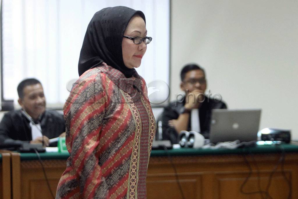 Ratu Atut dengarkan...