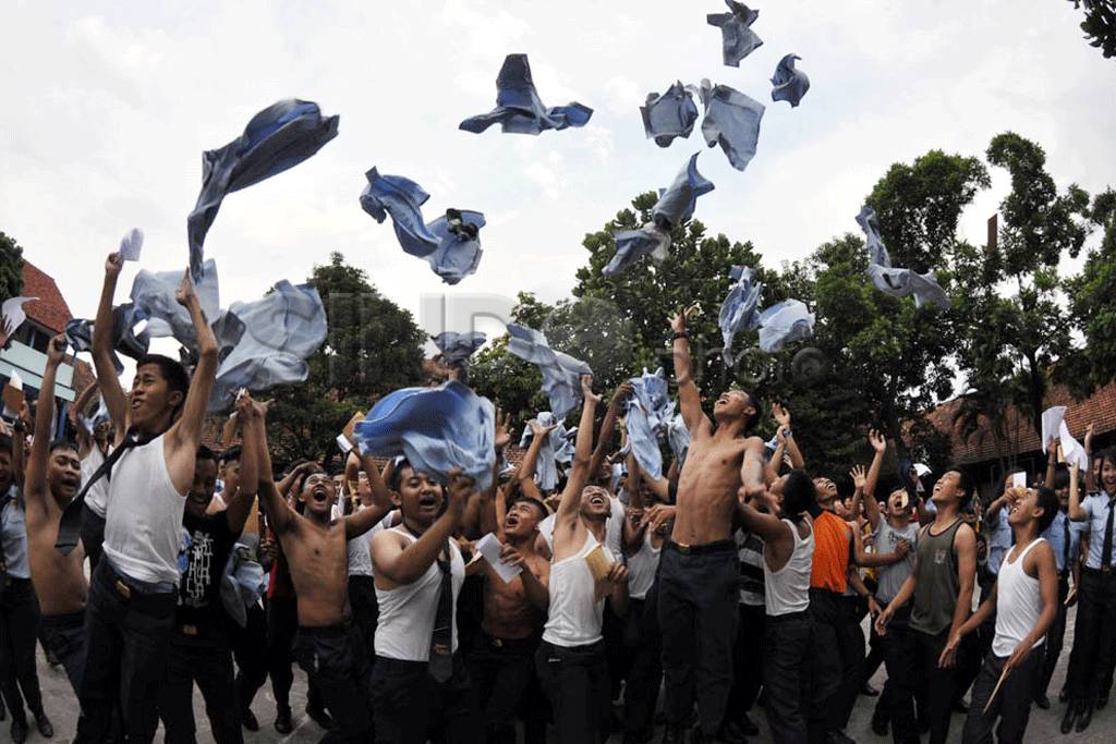 Lulus sekolah, rayakan...