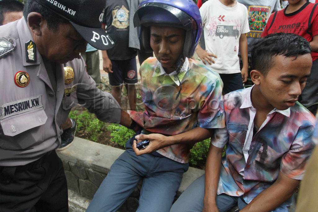 Puluhan pelajar di Palembang...