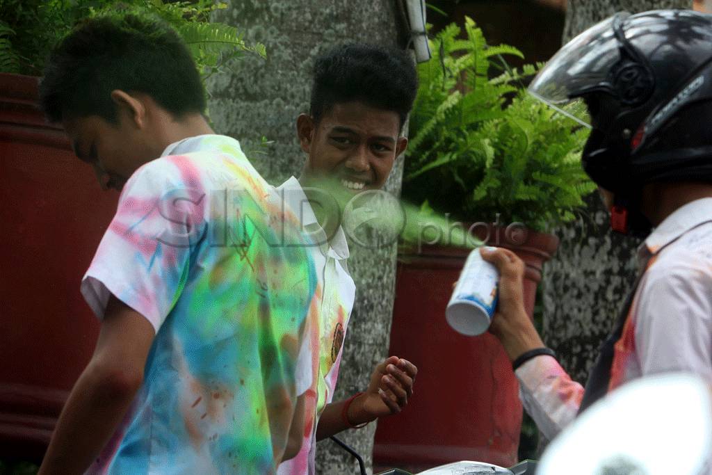 Puluhan pelajar di Palembang...