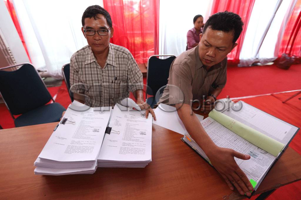 Menumpuknya berkas permohonan...