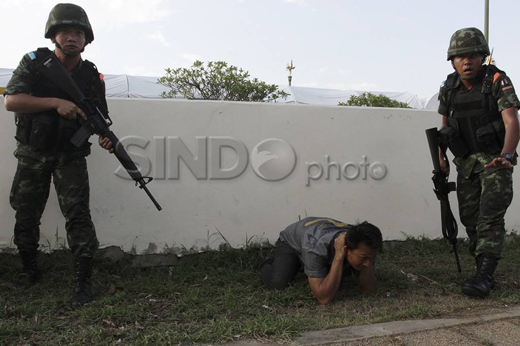 Militer Ambil Alih Pemerintahan...