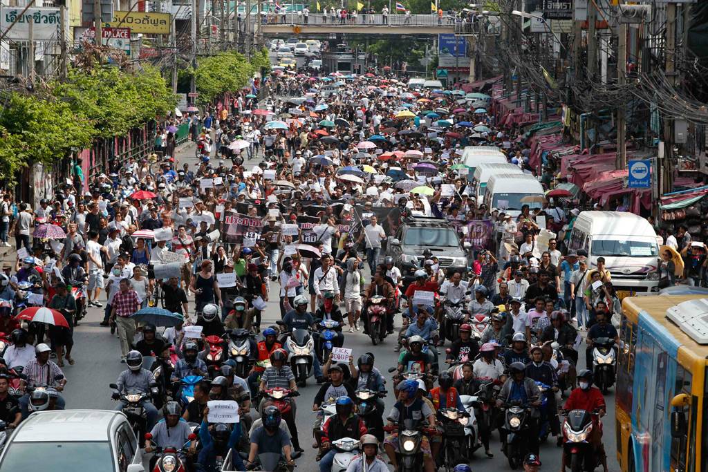 Unjuk rasa menentang...