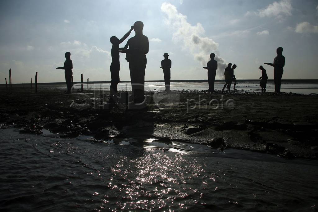 Delapan tahun semburan...